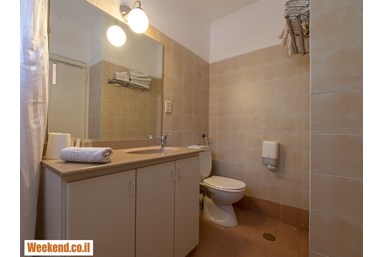 כפר הנופש אלמוג - חדרי נחל אוג