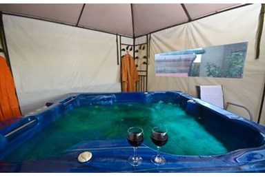 ללון ברמה - החצר