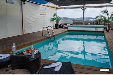 צימרים בנחת - החצר והנוף