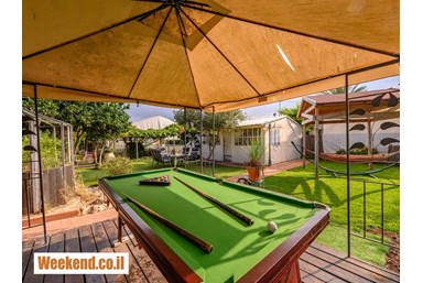 בקתות בצל הגפן 