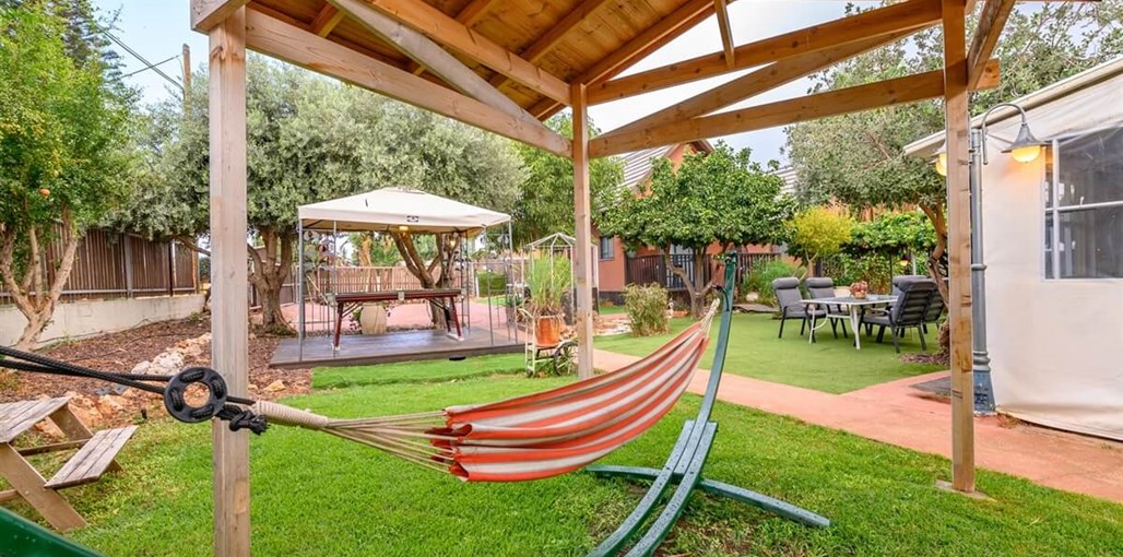 בקתות בצל הגפן חוץ (1).jpg