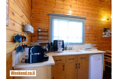 בקתות בצל הגפן  - בקתות עץ