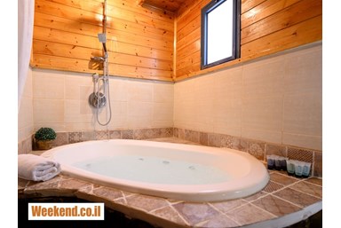 בקתות בצל הגפן  - בקתות עץ