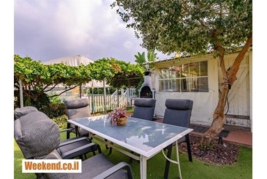 בקתות בצל הגפן 