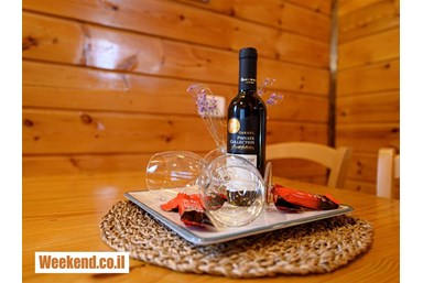 בקתות בצל הגפן  - בקתות עץ