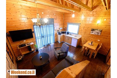 בקתות בצל הגפן  - בקתות עץ