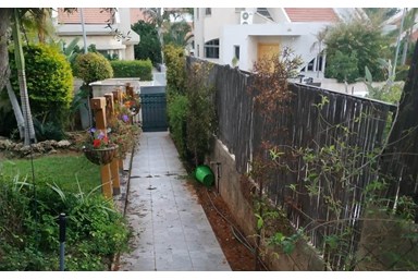 פינת האירוח של אריאלה - הבריכה והחצר