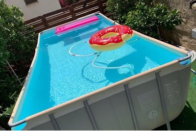 פינת האירוח של אריאלה - הבריכה והחצר