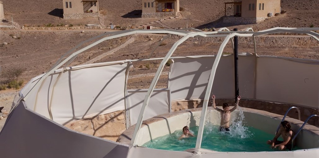 אחוונא בריכה 2.jpg