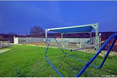 סוויטות הר ונחל - הבריכה והחצר