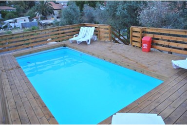 בקתות בצל הזית