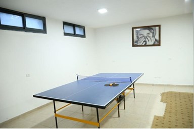 אירוח האציל בחרמון - החצר והטרקלין