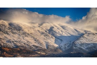 אירוח האציל בחרמון - החצר והטרקלין