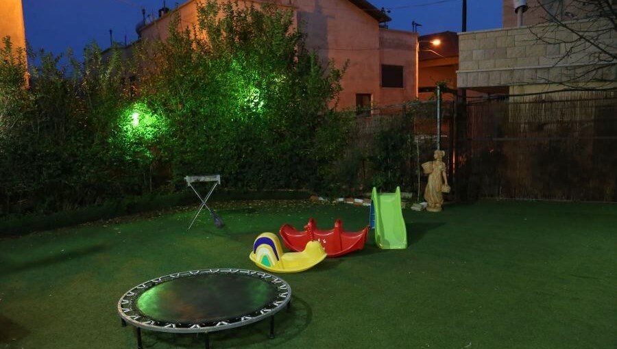 אירוח האציל בחרמון החצר והסביבה (16).jpg