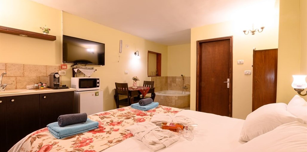 המקום שלי במושבה יעבץ (2).jpg