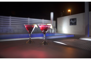 וילה וי - villa v - החצר והבריכה