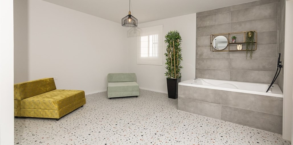 אתנחתא בגלבוע וילה סטאר - ג'קוזי (1).jpg