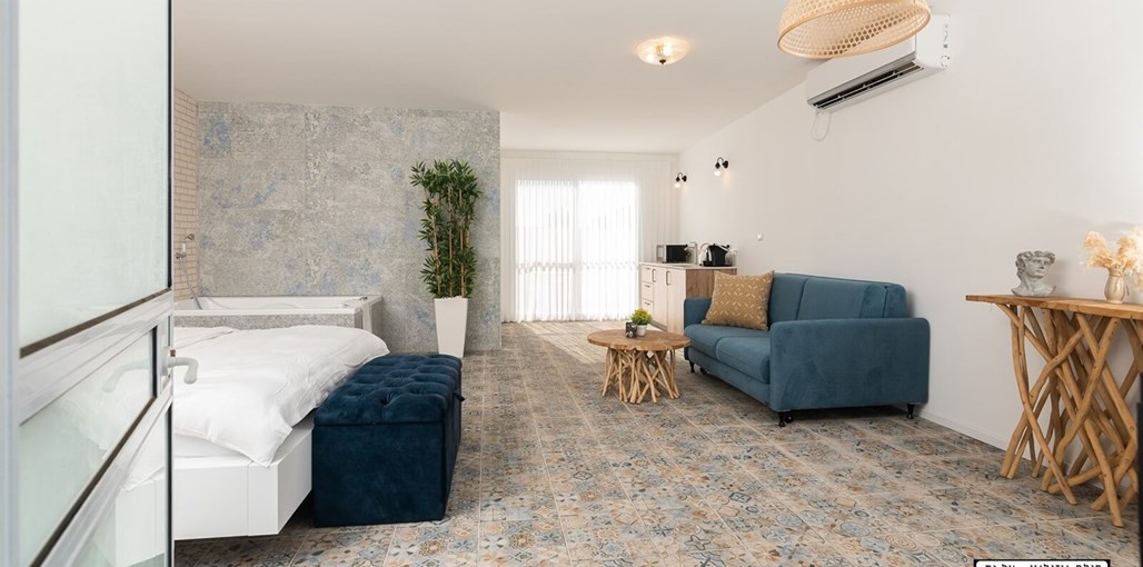 אתנחתא בגלבוע סוויטת יוון - סלון (2).jpg