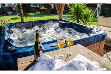 דרור בתבור - בריכת השחיה