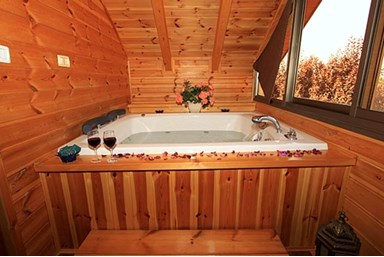 מבט אל הים - בריכה מחוממת