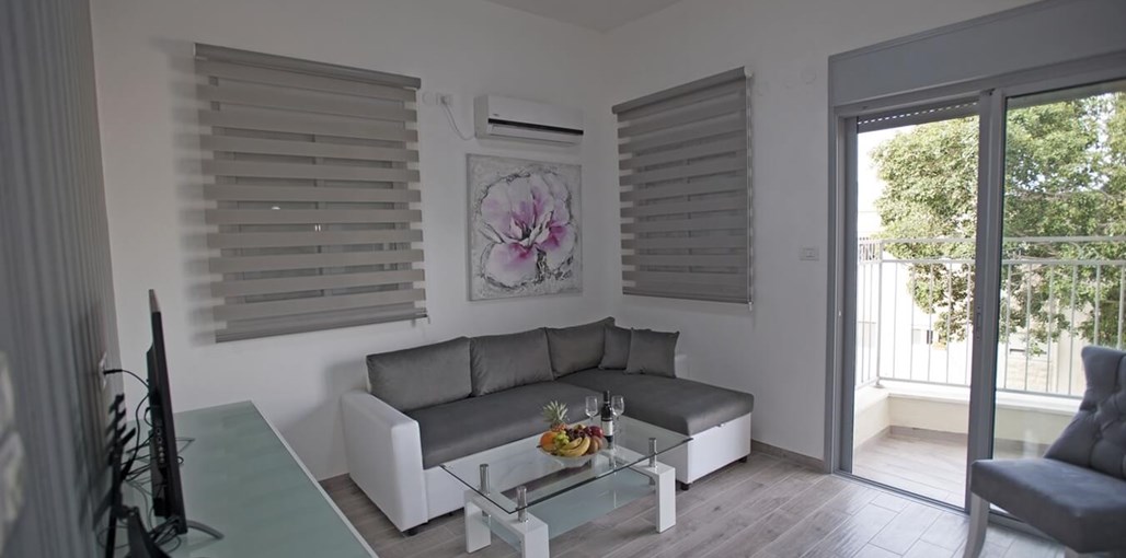 אחוזת רוטשילד מרפסת (4).jpg