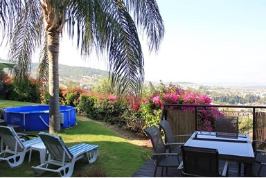 אחוזת קיסדורנא - החצר והבריכה