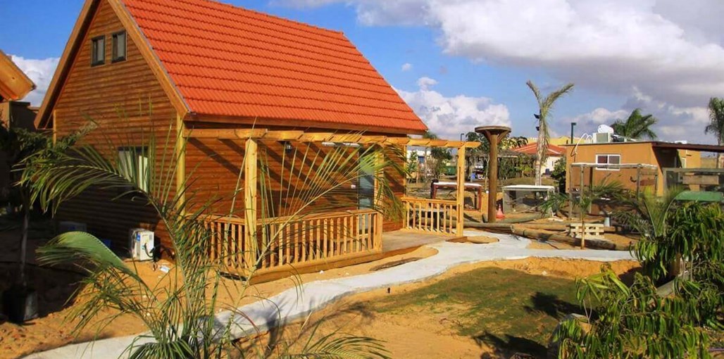 בקתות יונתן החצר והסביבה (3).jpg