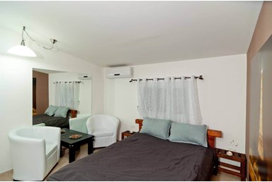 משק 75 - חדר אירוח - צרפת