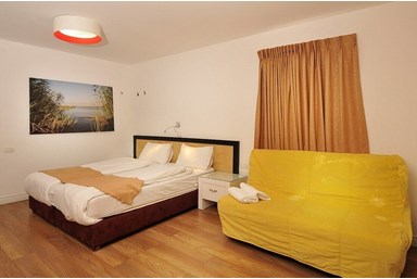 חוות כנרת - אירוח כפרי - החצר והסביבה