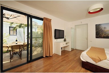 חוות כנרת - אירוח כפרי - החצר והסביבה