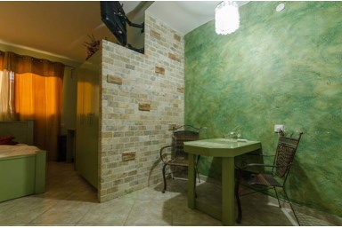 זריחה בגלבוע - החצר והבריכה