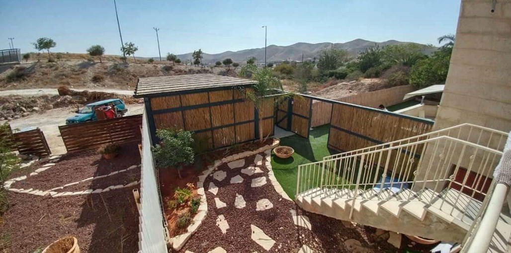 שירת המדבר יריחו הבריכה והחצר (9).jpg