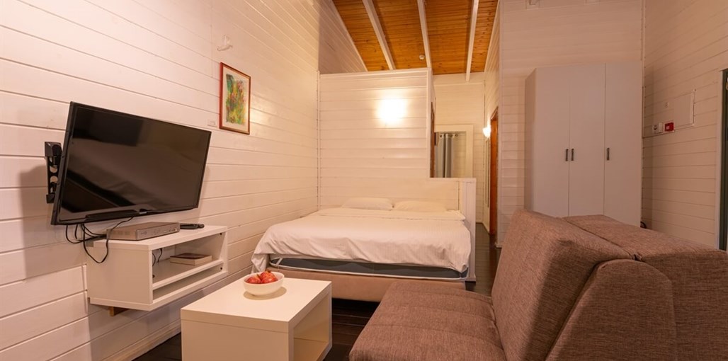 אי שם הבקתה הזוגית (6).jpg