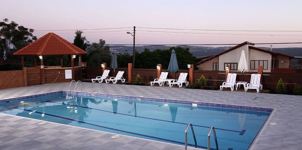 לינה בהר חצר ובריכה (20).jpg