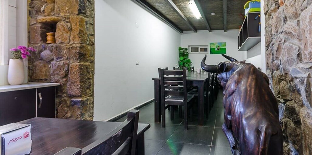 חדרי אירוח נוף לחרמון חדר האוכל והמתחם (4).jpg