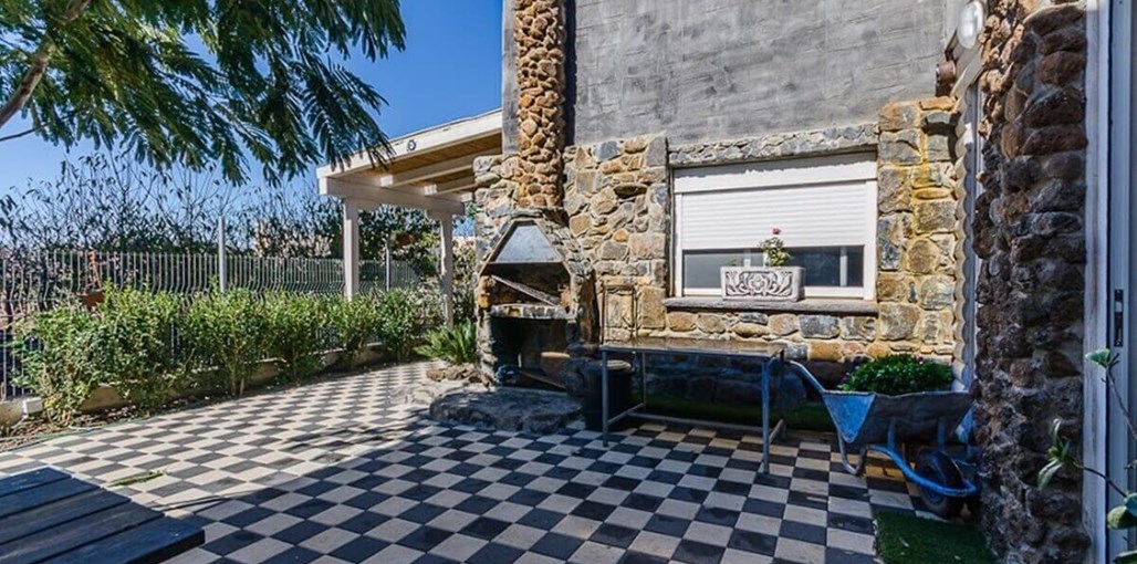 חדרי אירוח נוף לחרמון חדר האוכל והמתחם (10).jpg