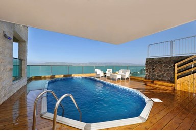 אחוזת נופים - הבריכה והנוף