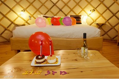 הבית של הליוס - ימי הולדת, הצעות נישואין ועוד