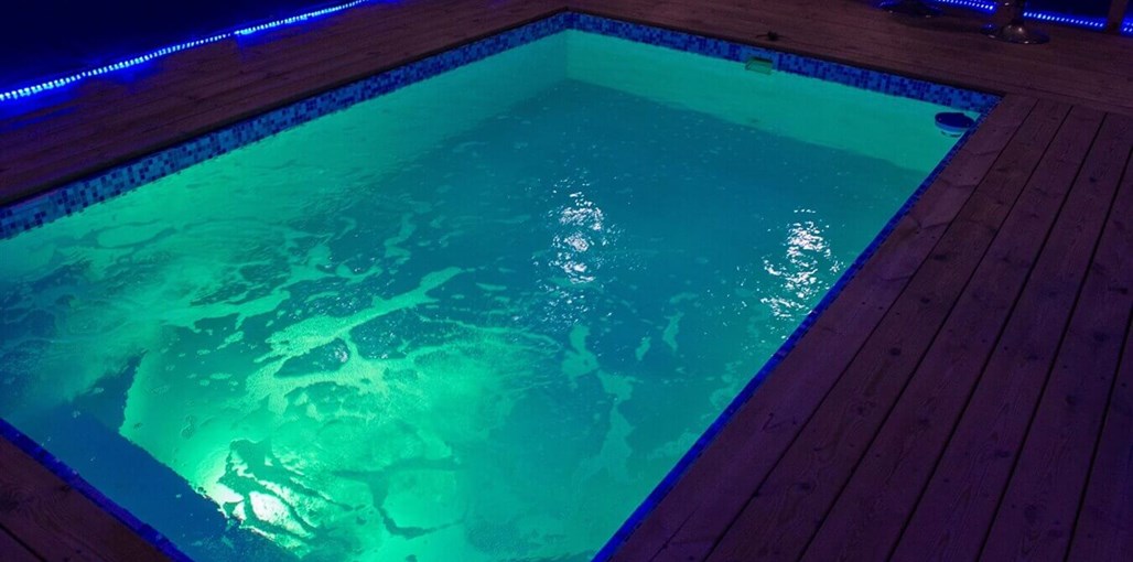 מלכת שבא תלמי בילו הבריכה המחוממת (2).jpg