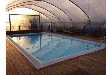 ניר בגליל - הבריכה והחצר