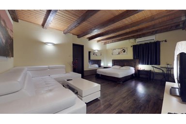 Lovely Place - לאבלי פלייס - יחידה 2