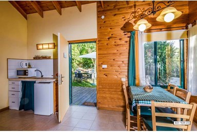 בפרדס - בקתת תפוז