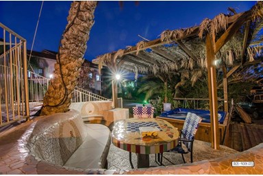 בפרדס - בקתת אשכולית