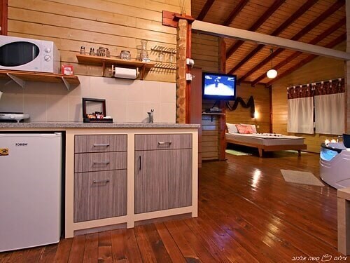 קסם האשוח הבקתות (2).jpg