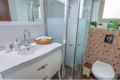 אהבתיה - הבקתה המשפחתית