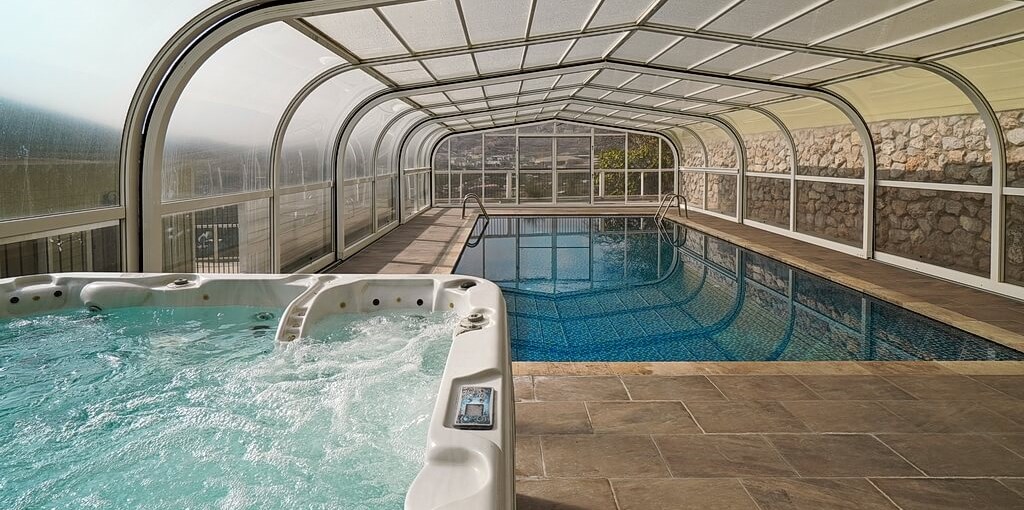 White סוויטות מפנקות מול החרמון חצר נובמבר 2022 (2).jpg