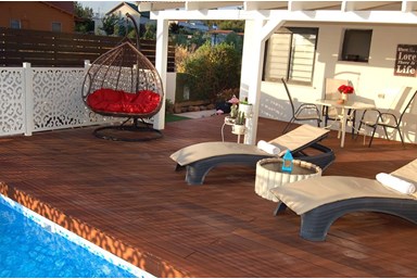 צימרקה - הבריכה והחצר