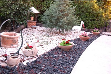 צימרקה - הבריכה והחצר