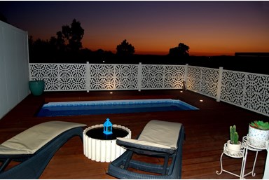 צימרקה - הבריכה והחצר