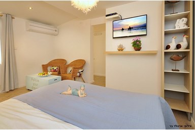 דקה מהים - סוויטות ליד הים - החצר